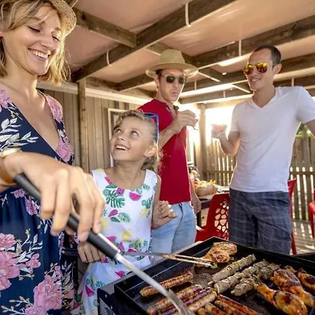 5 Etoiles - Parc Aquatique - Eeiade مكان تخييم *